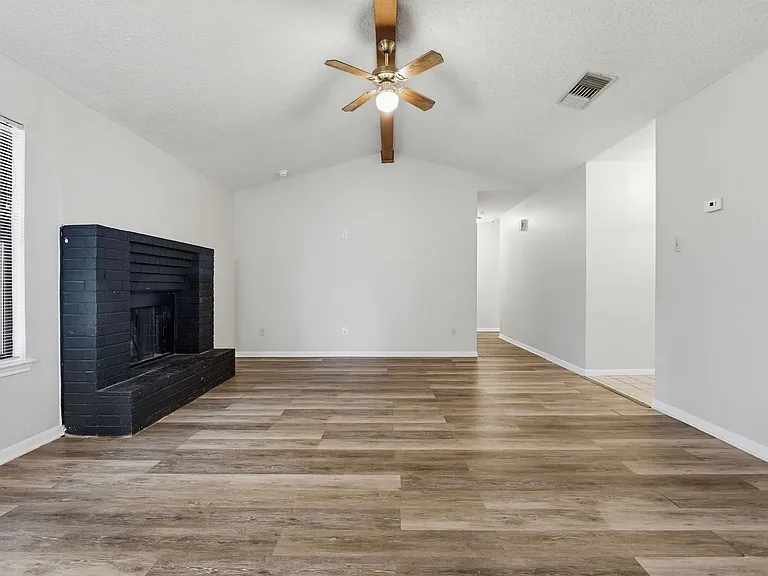 414 Baumann Dr — Photo 4