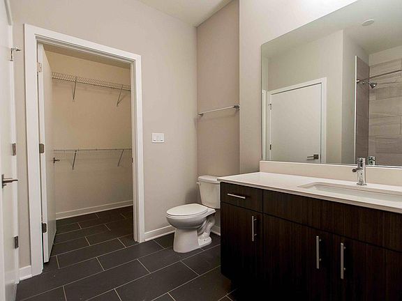 5th image of 1543 W North Ave #410