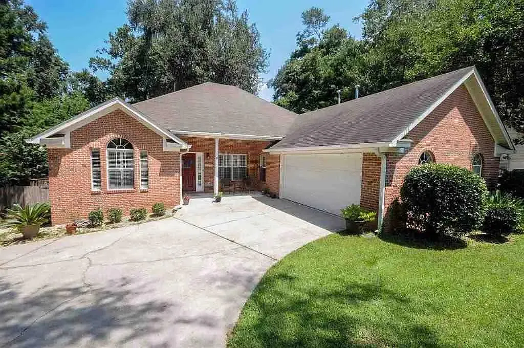 4 bed, 1841 sqft, $2,700 — Photo 1
