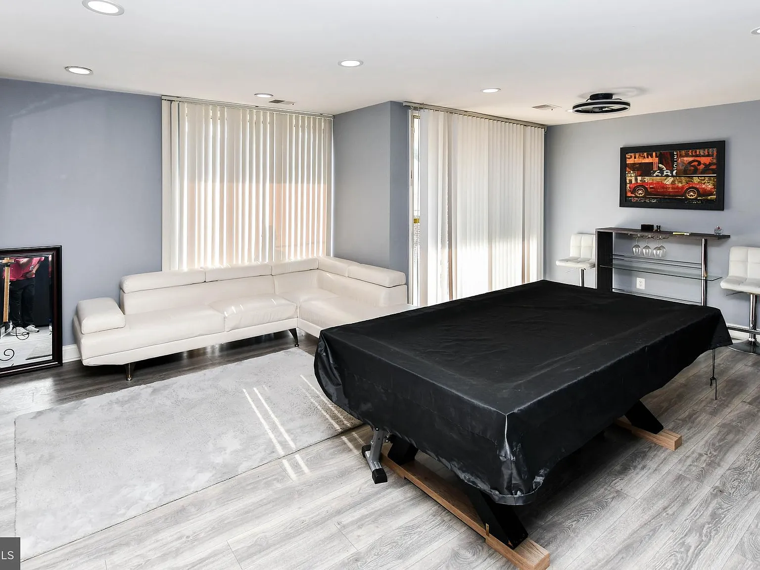 Pines Condominium — Photo 3