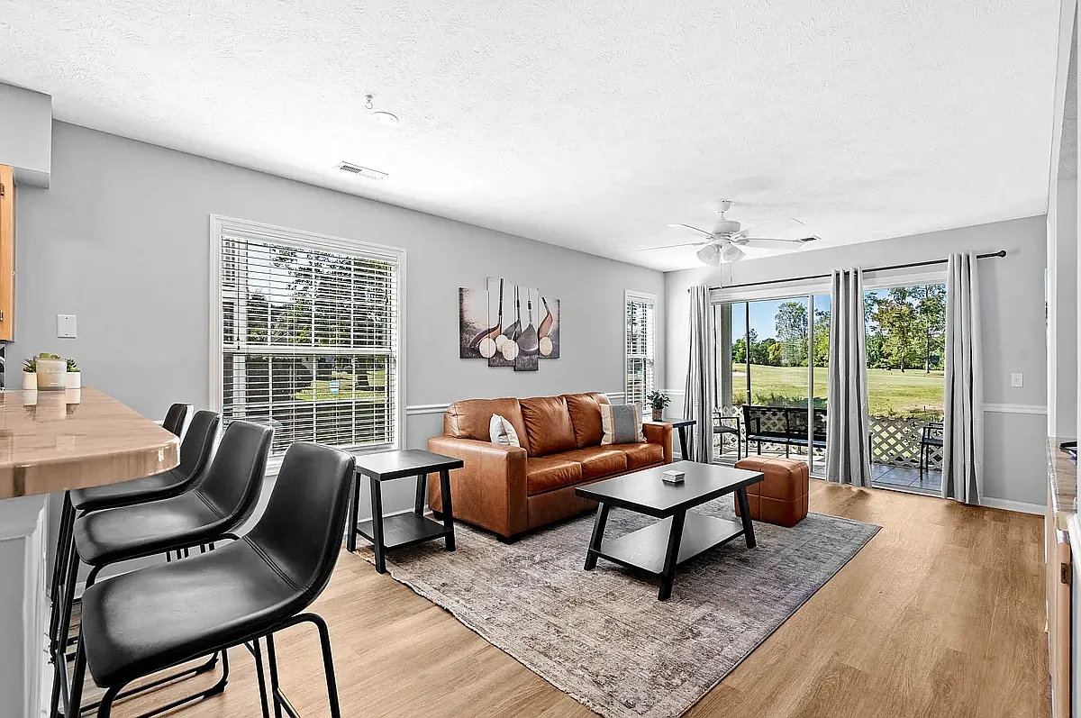 2 bed, 894 sqft, $1,600 — Photo 3