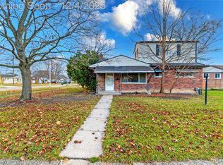 1015 Easley Dr, Westland, MI 48186