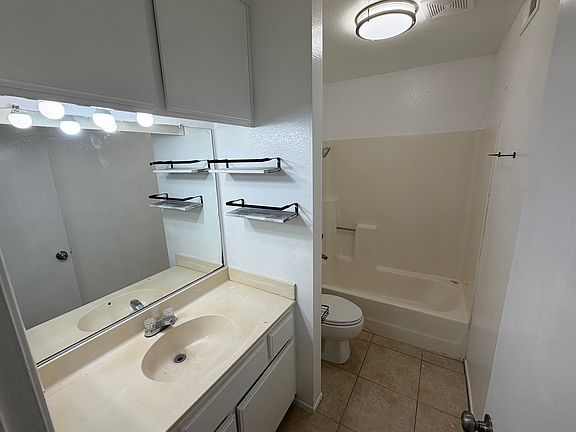 5th image of 3732 Oak Creek Dr Unit E