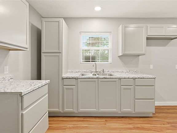 5th image of 4902 Weber Rd