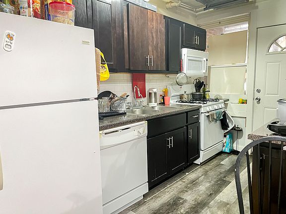 5th image of 4744 N Whipple St #B