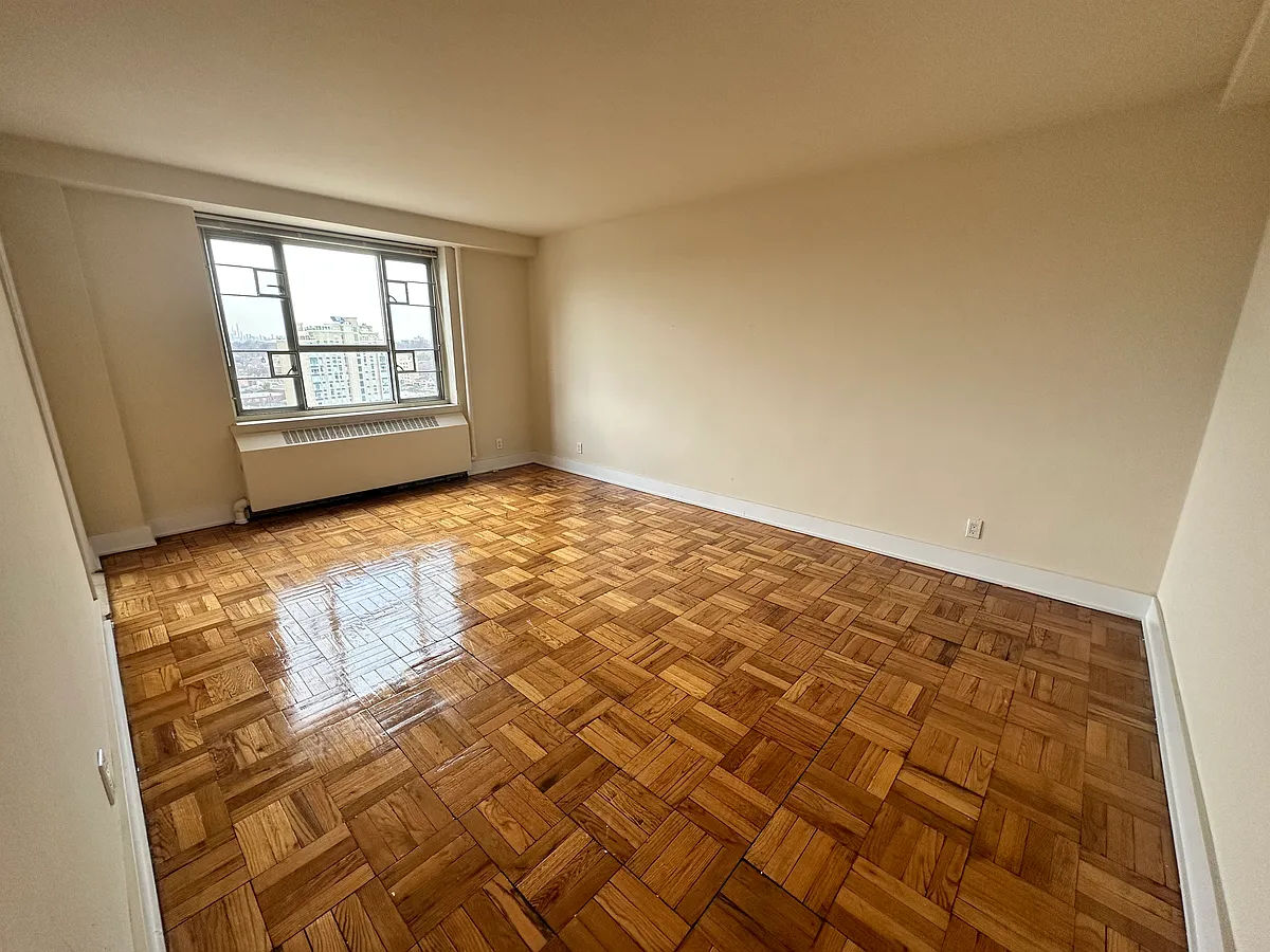 Building Photo - 192-15 E 67th Ave #3B
