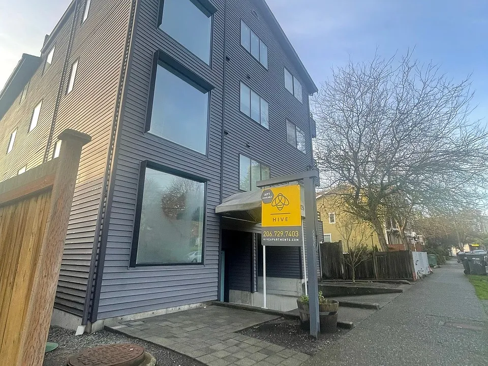 6813 Live Steps To Green Lake Park And Retail Core