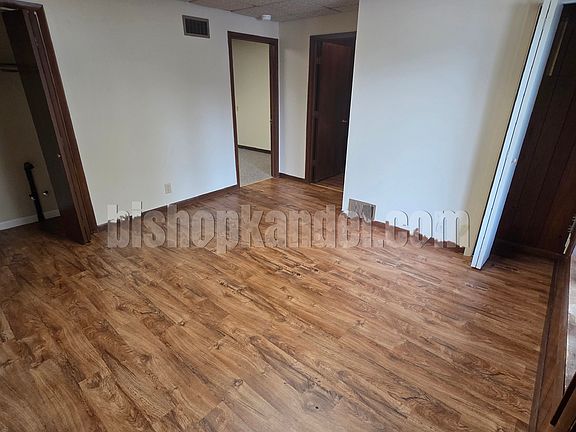 3rd image of 1000 Crystal Ave #1000
