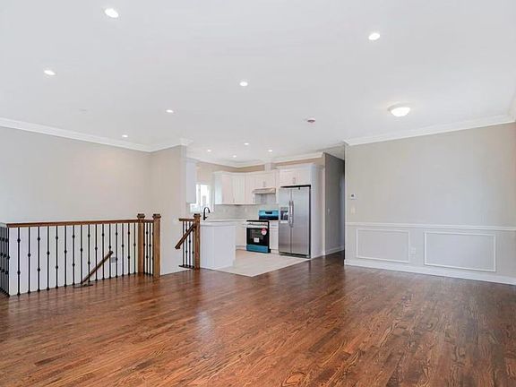 5th image of 62 Cromwell Ave #2