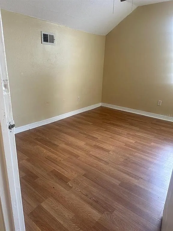 3 bed, 2.0 bath, 1396 sqft, $2,000 — Photo 4