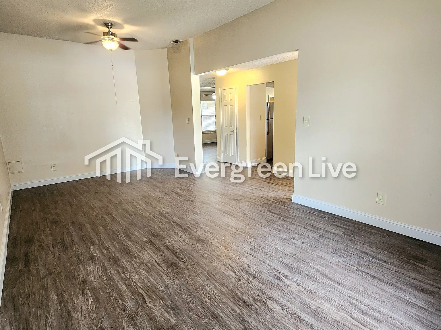 4 bed, 2.5 bath, 2090 sqft, $1,245 — Photo 3