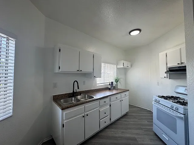 2402 W. Slauson Ave. - #B — Photo 4