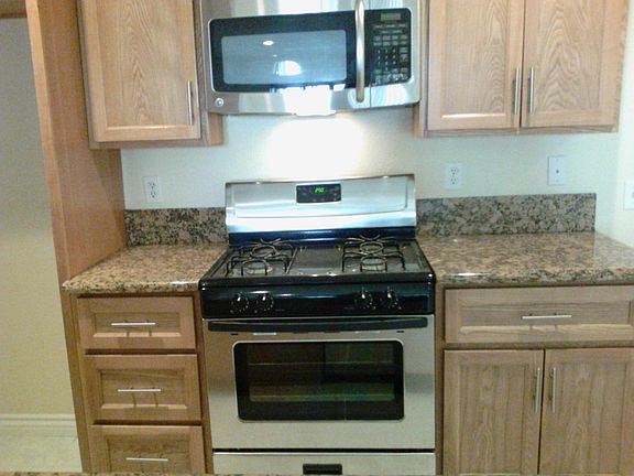 5th image of 1072 Cabrillo Park Dr #B