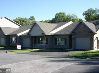 305 Stonegate Cir S, Chambersburg, PA 17201