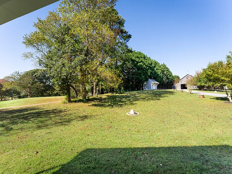 823 Cove Point Rd — Photo 5