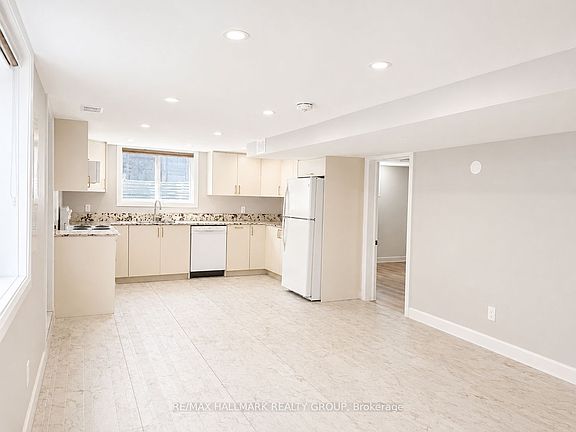 3rd image of 735 Borthwick Ave