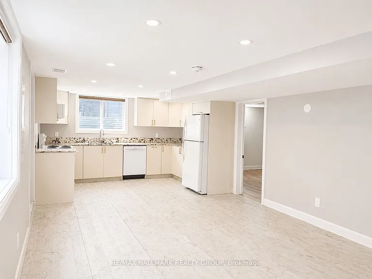 735 Borthwick Ave — Photo 3