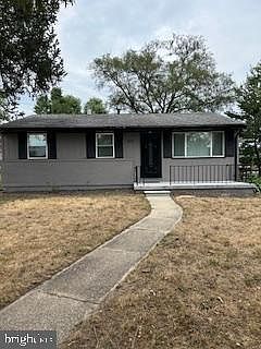 3rd image of 1411 Scanlan Dr