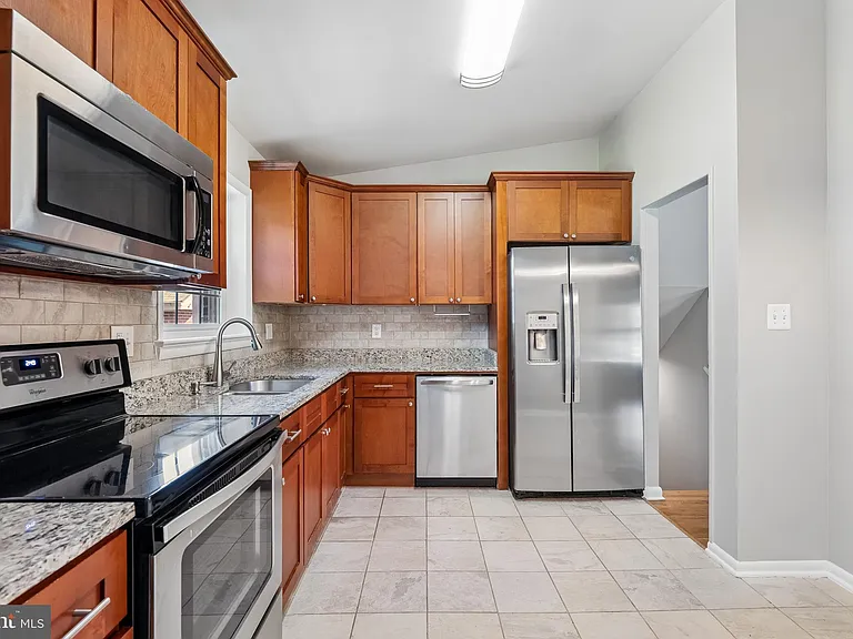 1103 Playford Ln — Photo 4