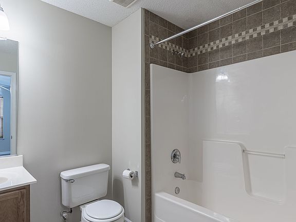 5th image of 33 Ackland Dr