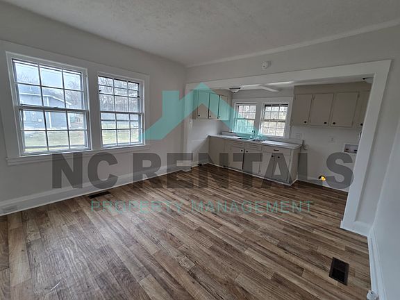 4th image of 1318 Front St