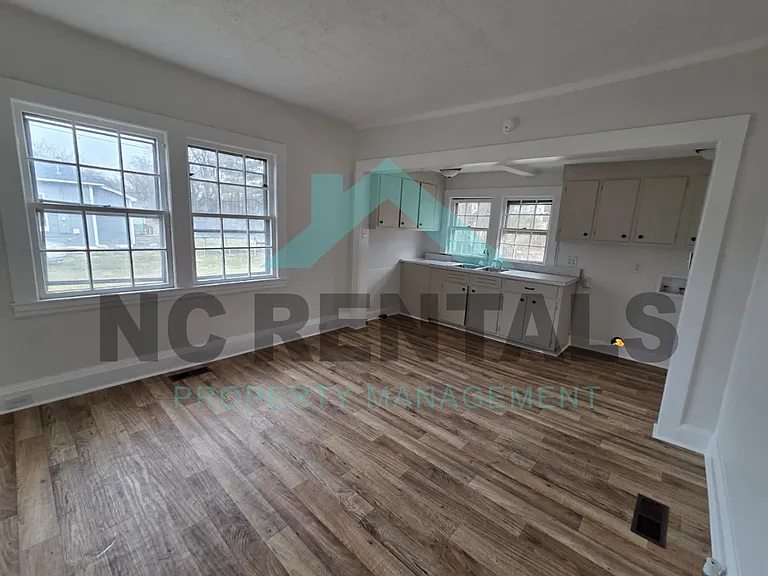 1318 Front St — Photo 4