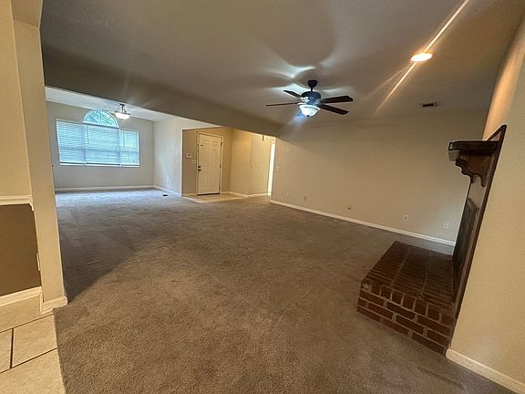5th image of 141 Douglas Dr
