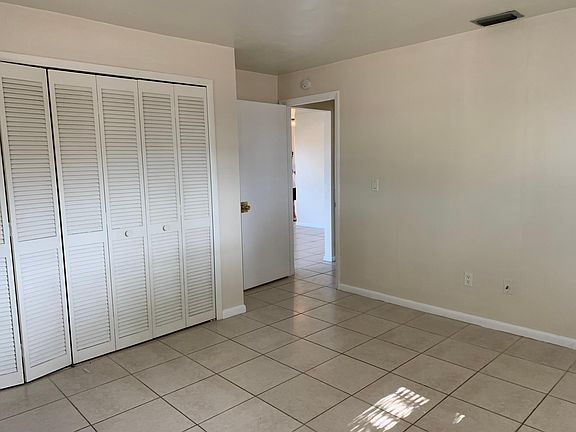 3rd image of 1002 SE 12th Ter #A