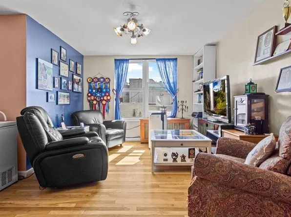759 40th St APT 3B, Brooklyn, NY 11232
