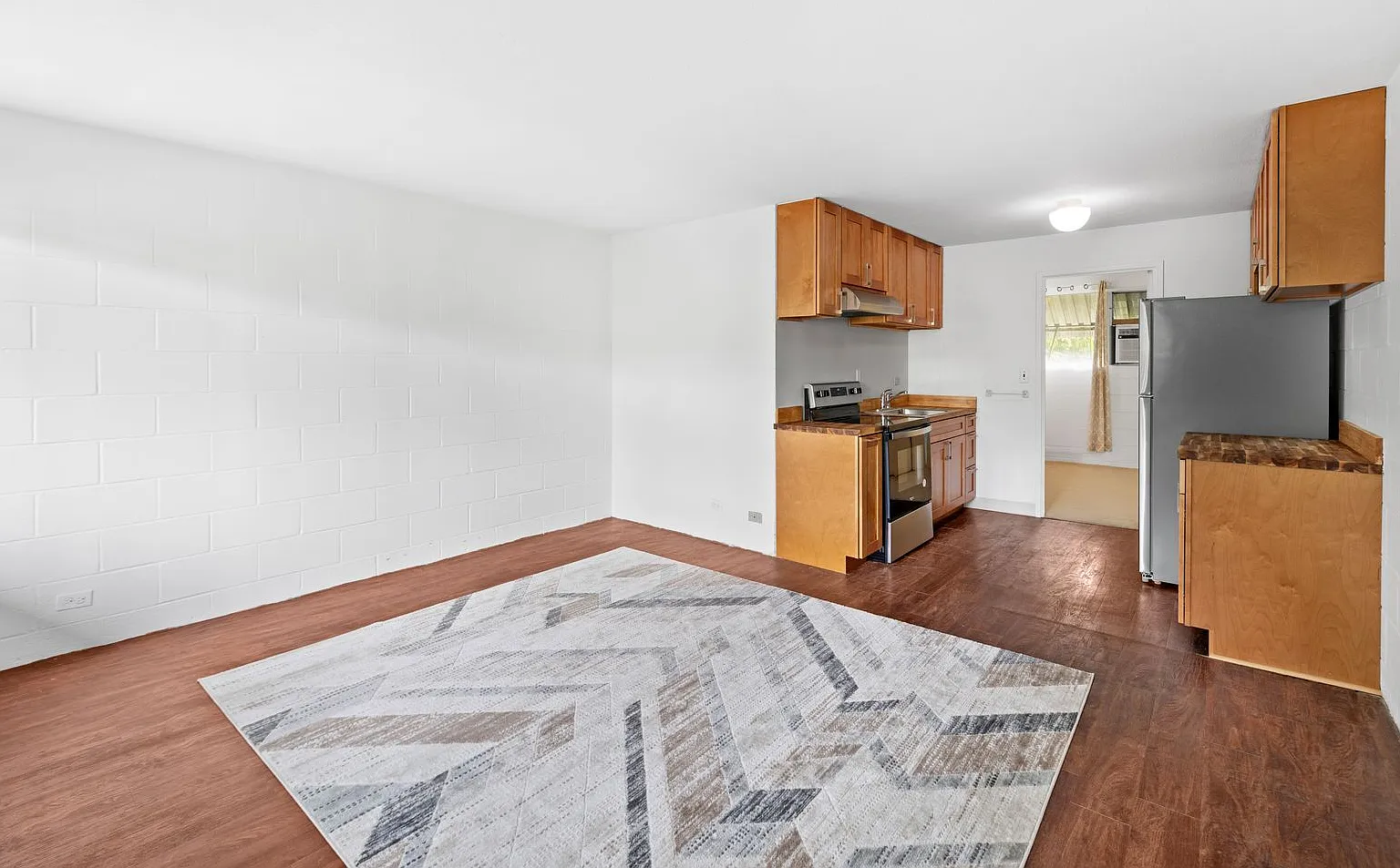 Pualei Cir 1 Bedroom 1 Bath 1 Pkg — Photo 3