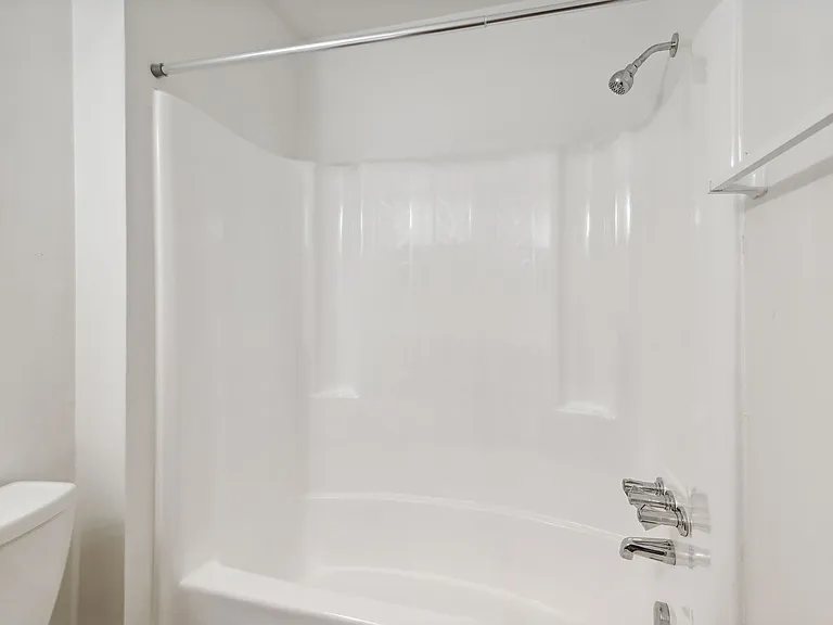 Amhurst III Apartments — Photo 18