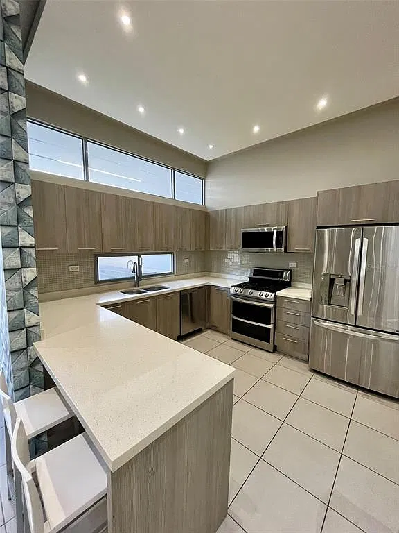 3 bed, 2.5 bath, 1900 sqft, $4,950 — Photo 3