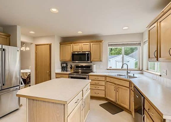 4th image of 1519 Hemlock Ct