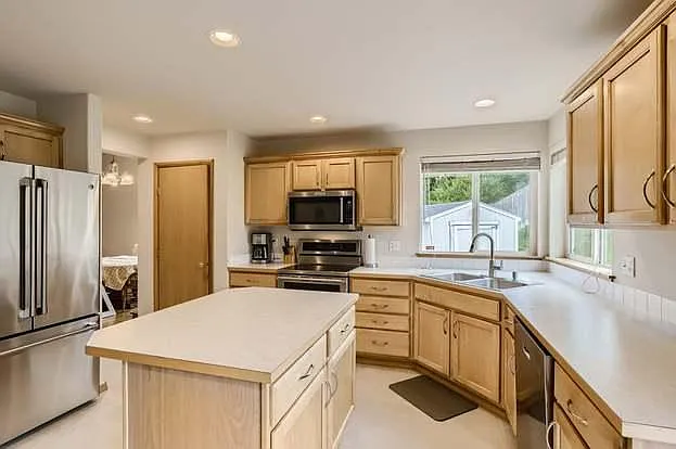 1519 Hemlock Ct — Photo 4