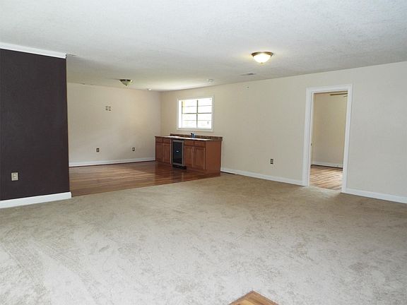 Living Room/Dining area