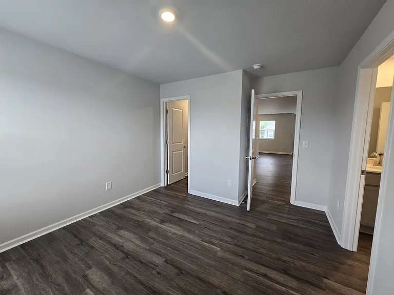 517 Sandy Hollow Dr — Photo 12