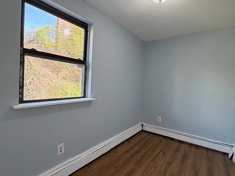 176 Oak St #4R — Photo 3