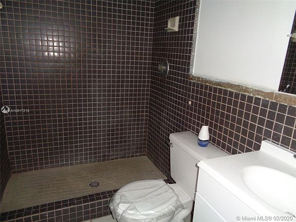 4th image of 156 NW 12th St #2