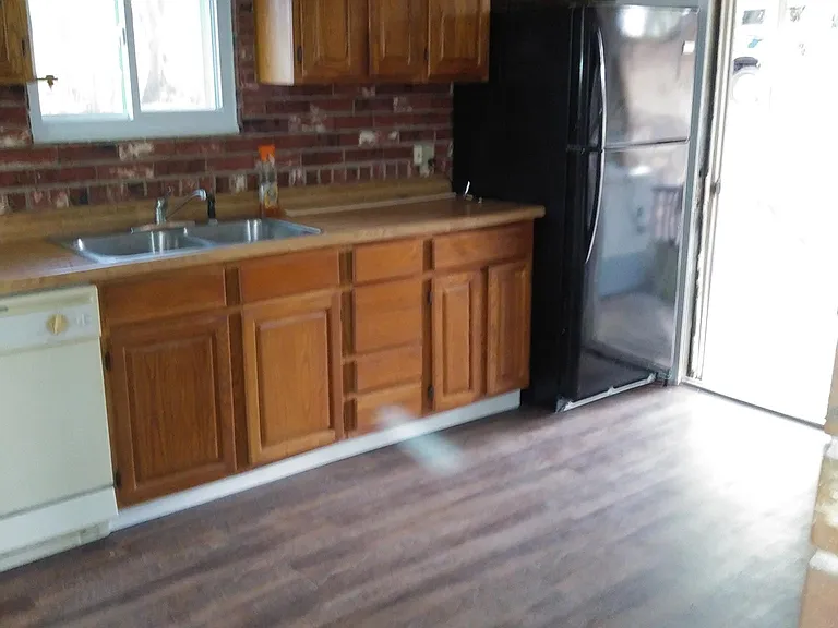 185 Sinclair St — Photo 8