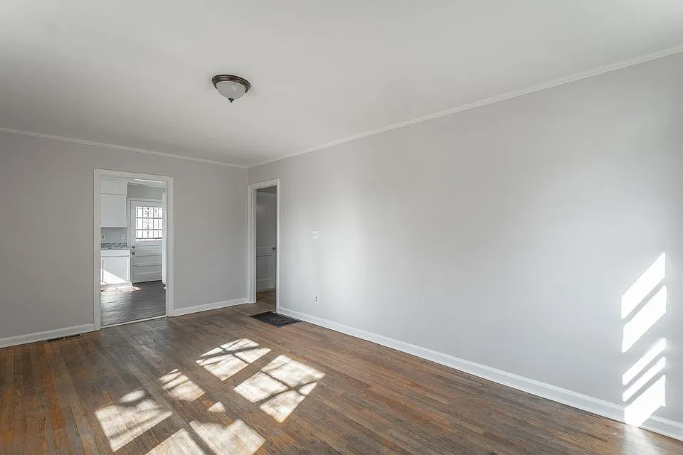1903 East 27th Street - 1 — Photo 4