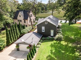227 Shotwell St, White Lake, MI 48386