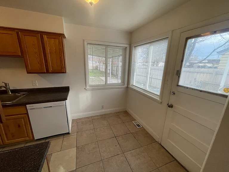 754 W Colorado St — Photo 6