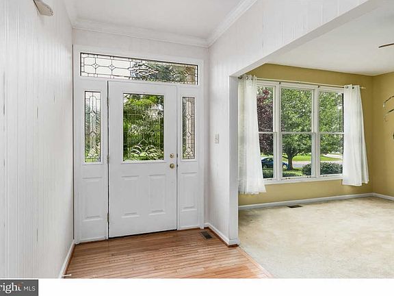 5th image of 100 Cynthia Ct