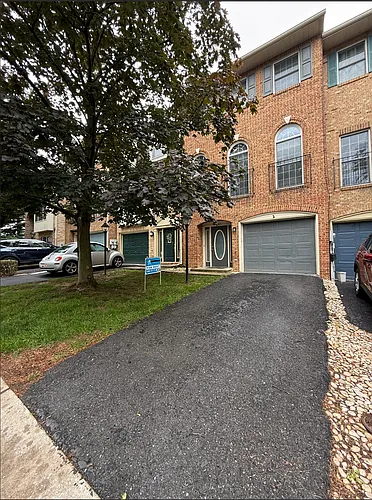 1023 Lindsay Ln Photo 1