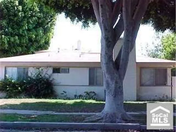 17042 Emerald Ln, Huntington Beach, CA 92647