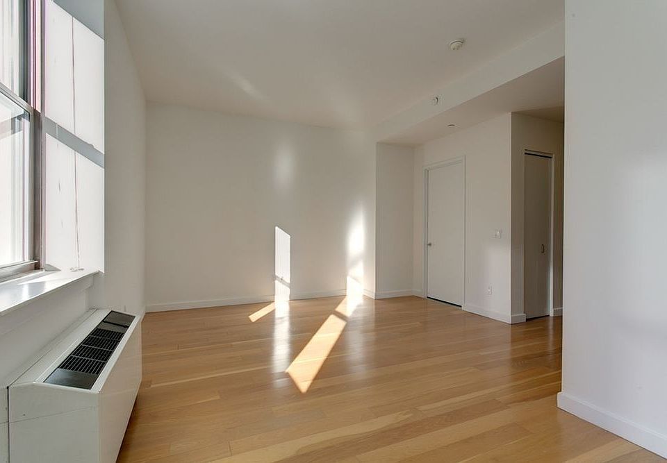 1st image of 37 Wall St APT 3R