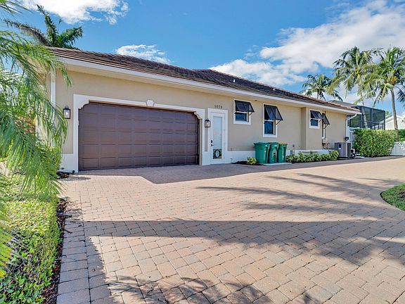 4th image of 1075 Goldenrod Ave