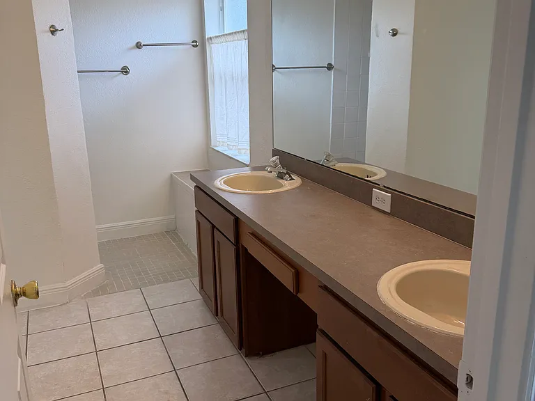 672 Reston Pl — Photo 11