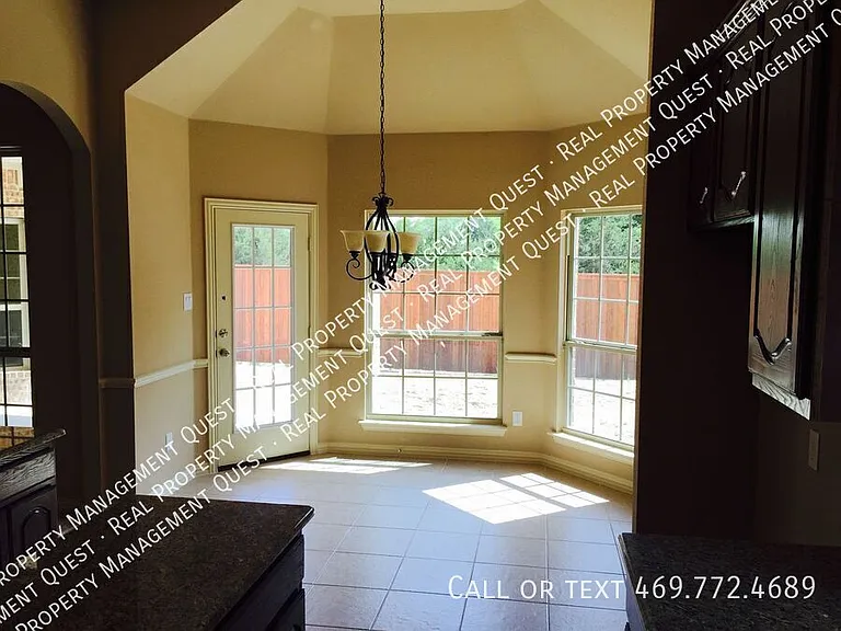730 Cross Creek Dr — Photo 4