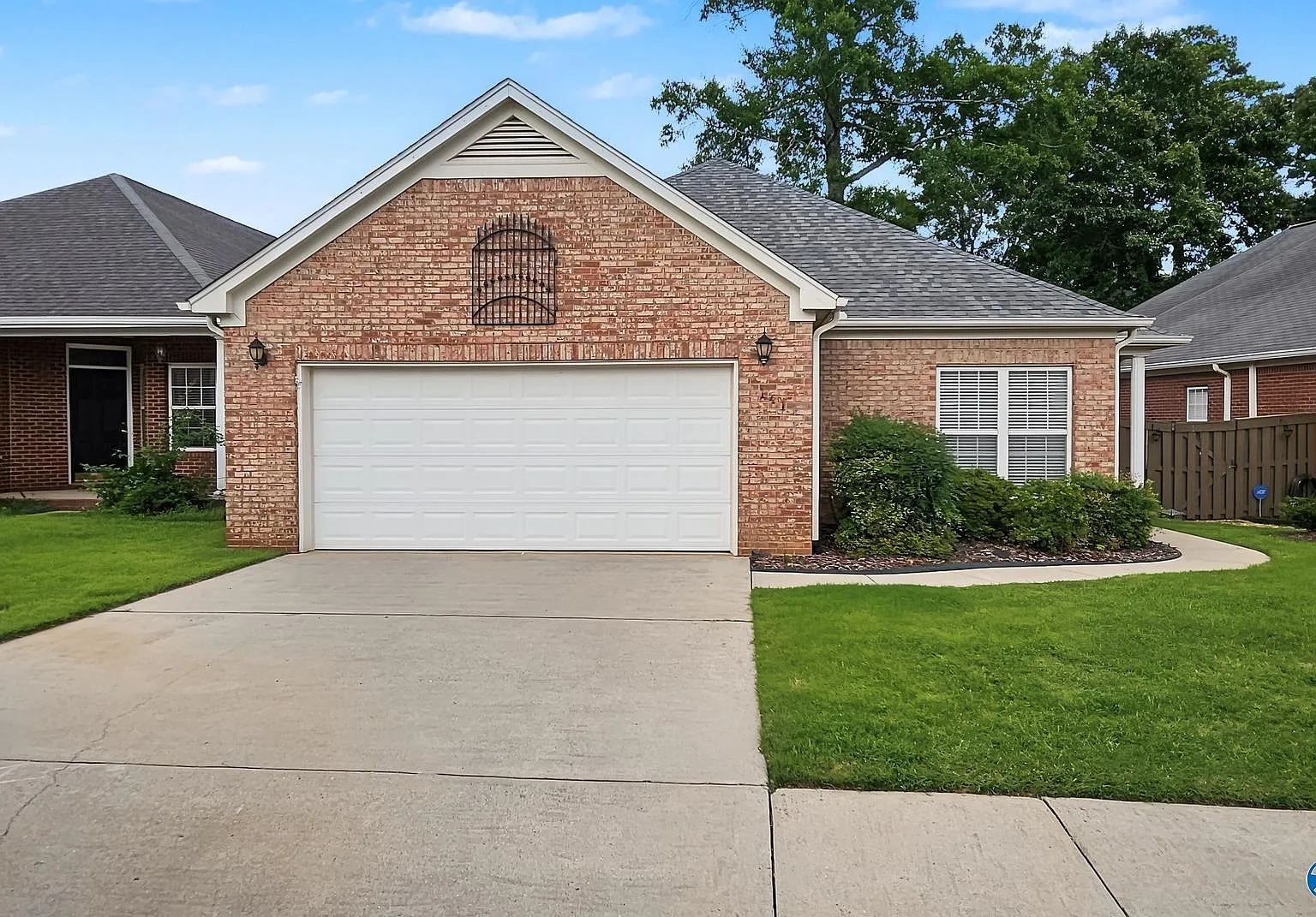 3 bed, 2.0 bath, 1870 sqft, $2,250 — Photo 2